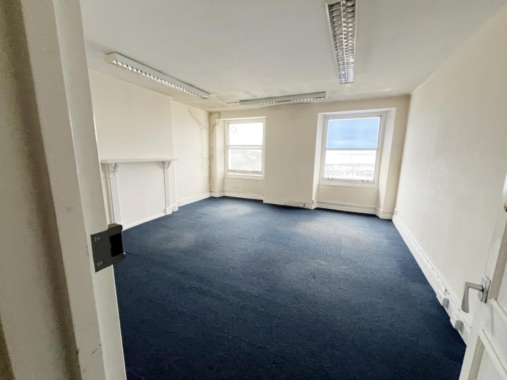Lot: 67 - SUBSTANTIAL RESIDENTIAL DEVELOPMENT WITH OUTSTANDING VIEWS PLANNING FOR TWELVE APARTMENTS - Further office, views through windows of harbour